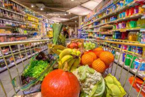 frutta e verdura nel carrello