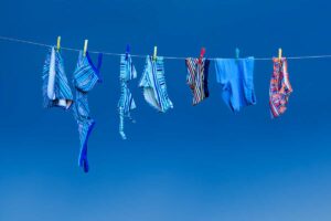 costumi da bagno stesi al sole