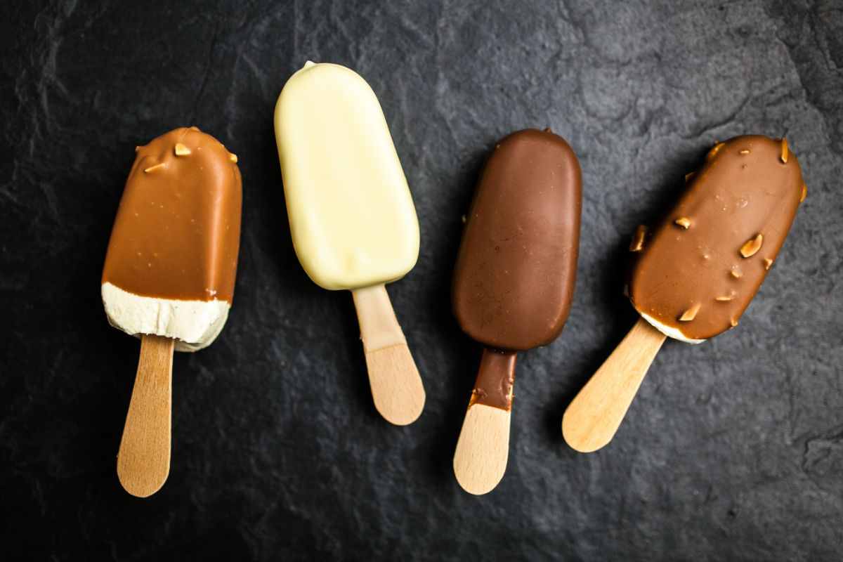gelati su stecco di vari gusti