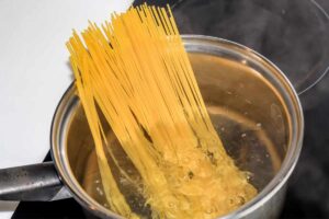 cucinare gli spaghetti