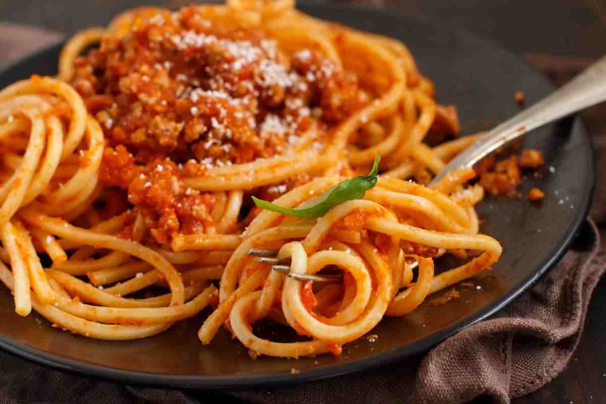 spaghetti al tonno alla bolognese