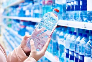 Bottiglia di acqua in plastica