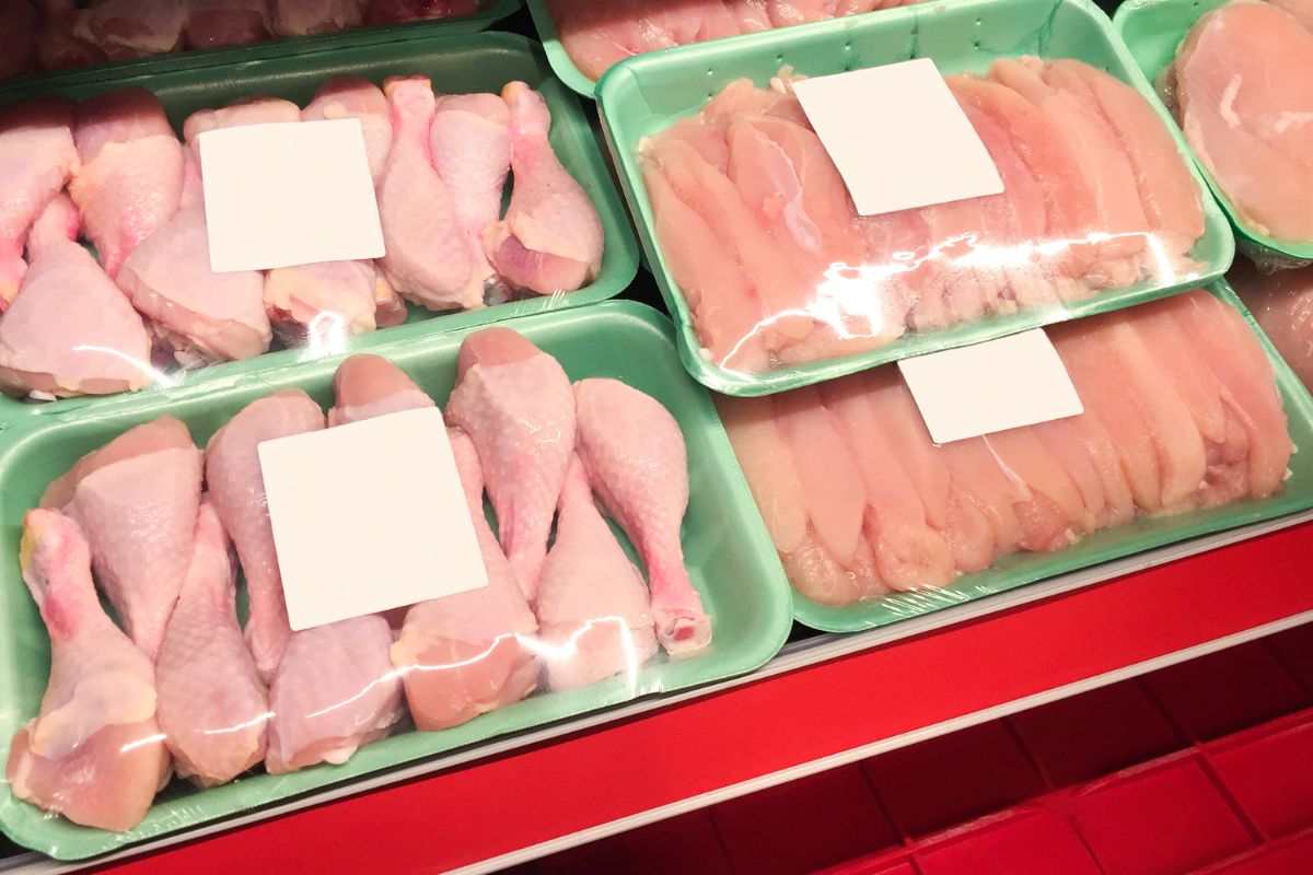 Confezioni di pollo al supermercato
