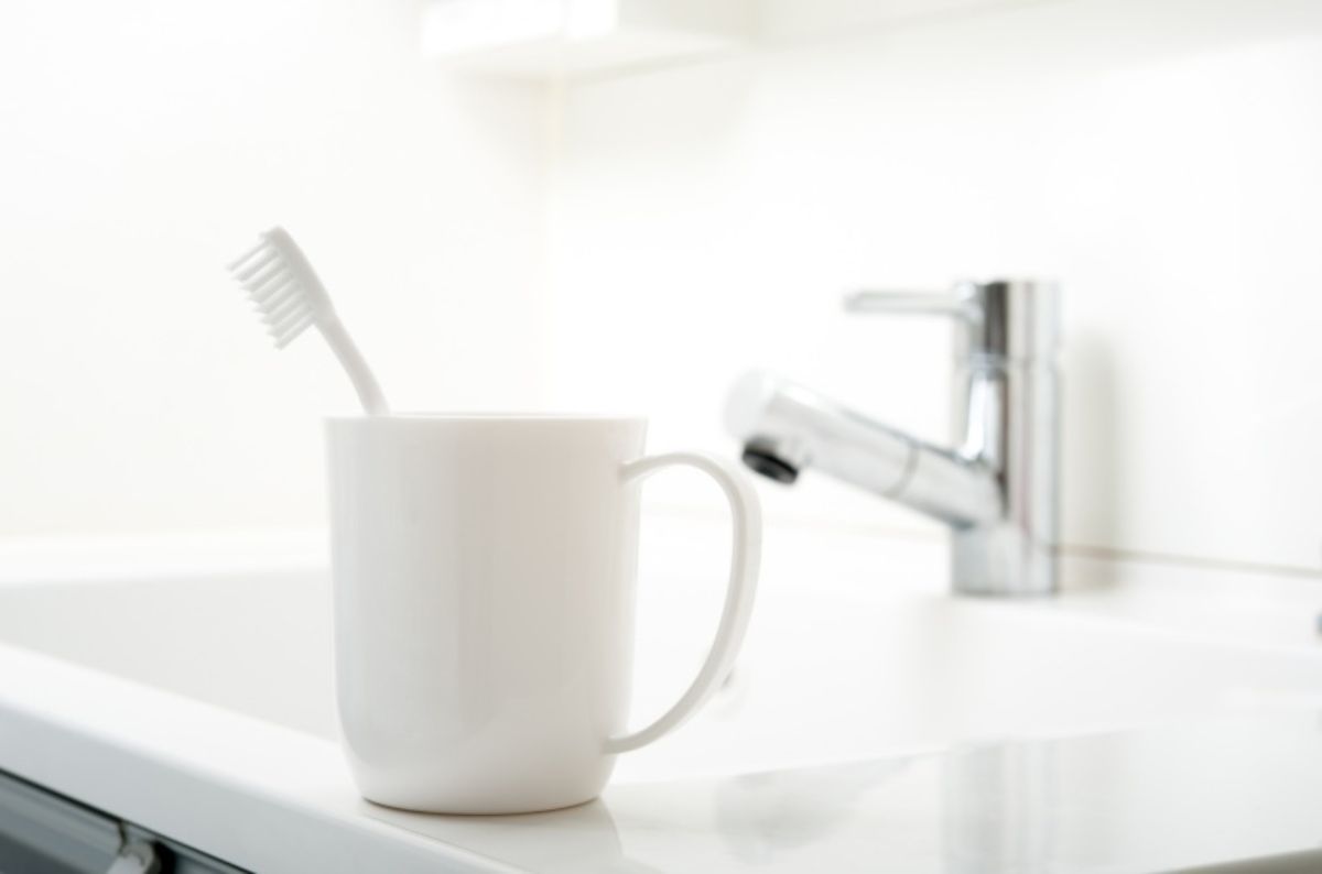 Spazzolino in bagno
