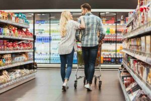 Coppia al supermercato