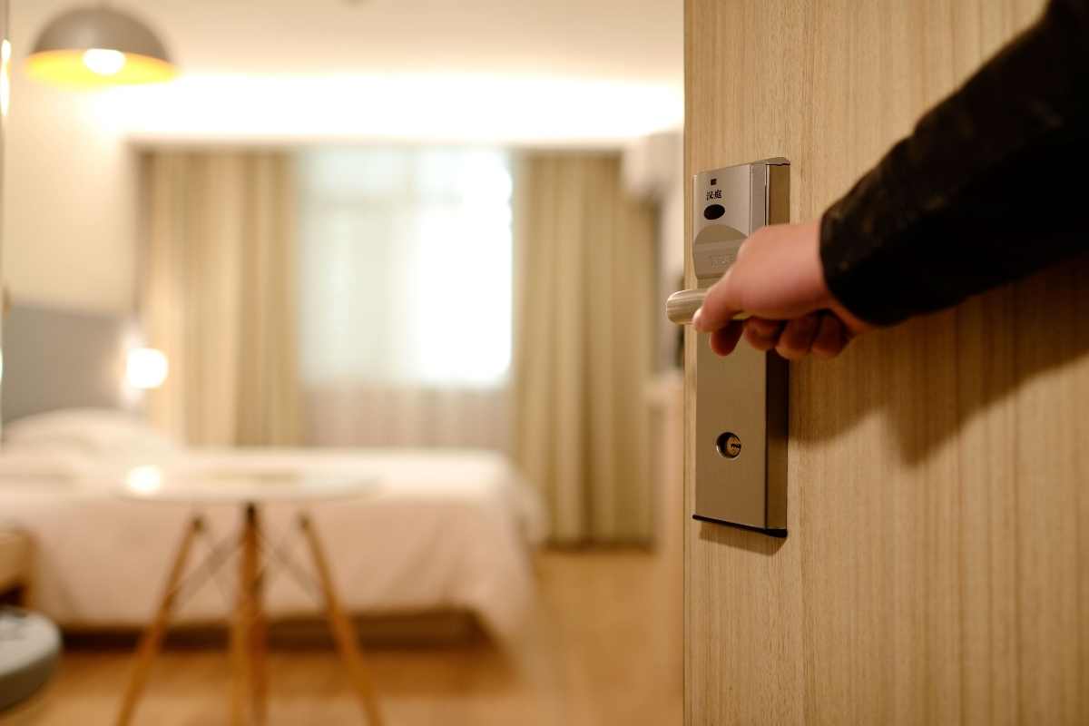 camera d'albergo cose da fare prima di iniziare