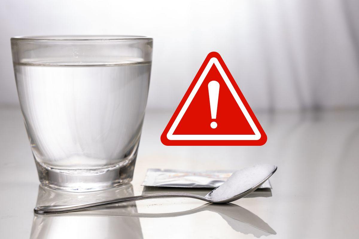 bicchiere acqua bustina segnale pericolo