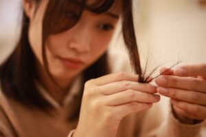 toccarsi i capelli significato