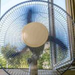 ventilatore vicino alla finestra