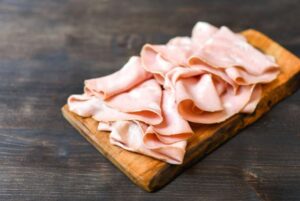 Mortadella su tagliere