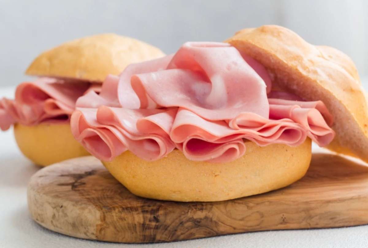 Panino con mortadella