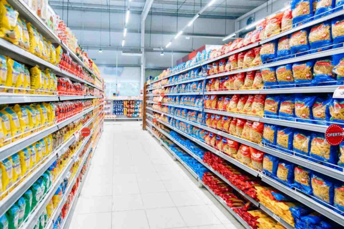 Pasta esposta al supermercato 