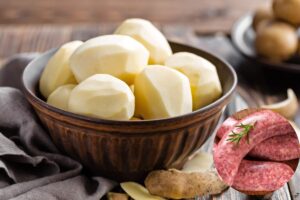 Patate e salsiccia crude
