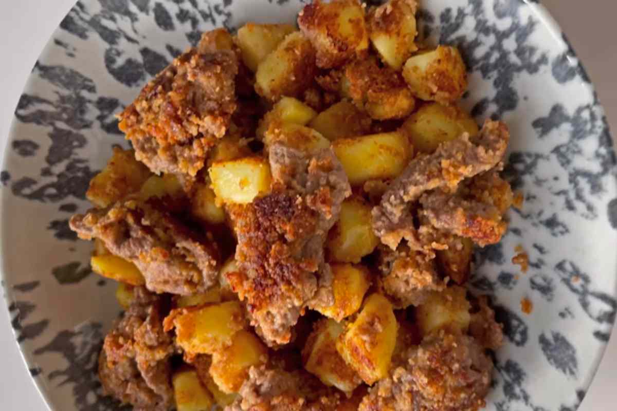 Straccetti di carne panati e patate