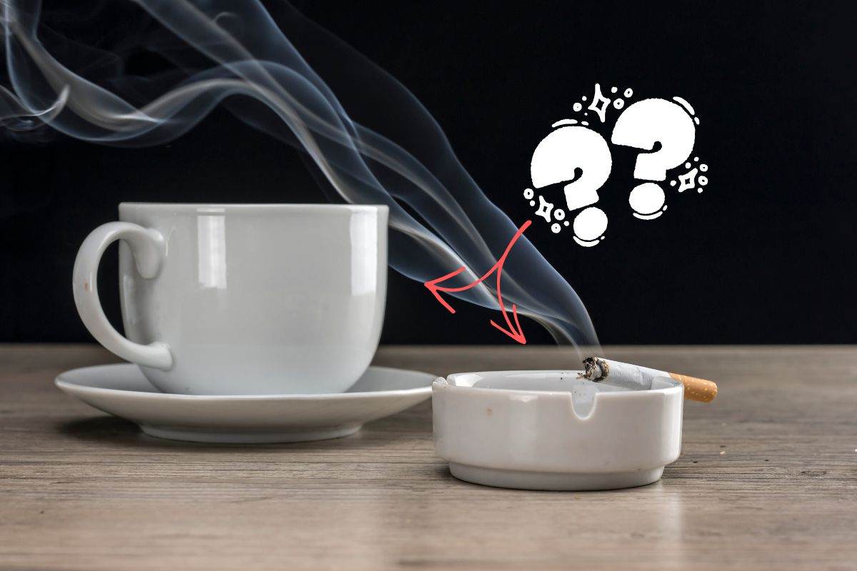 Tazza fumante con caffè e sigaretta accesa poggiata al osacenere