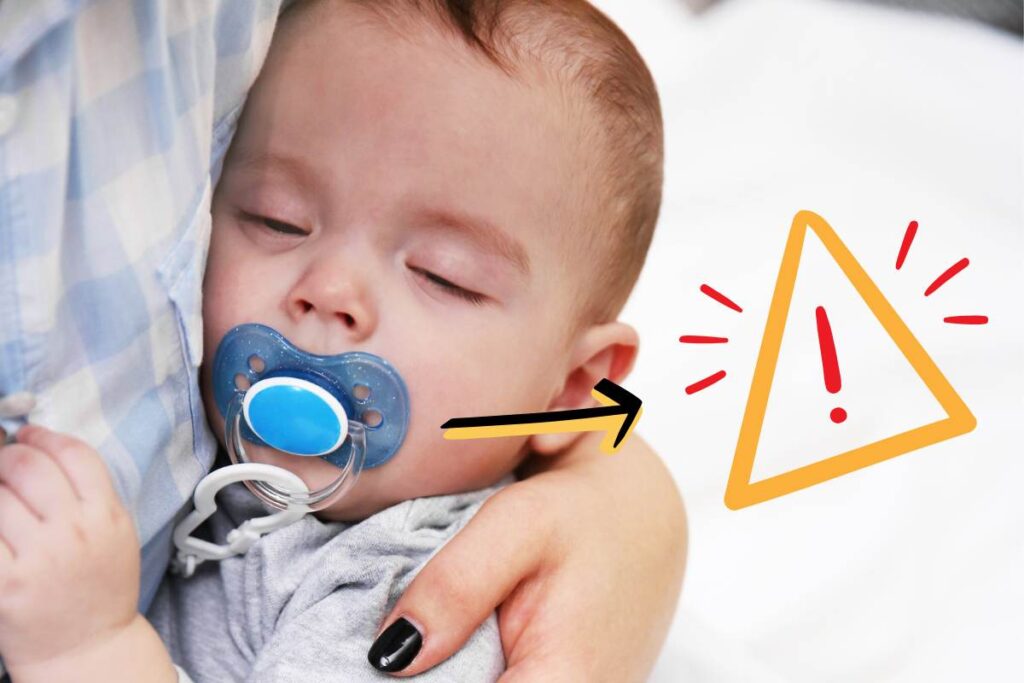 neonato con ciuccio