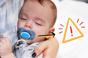 neonato con ciuccio