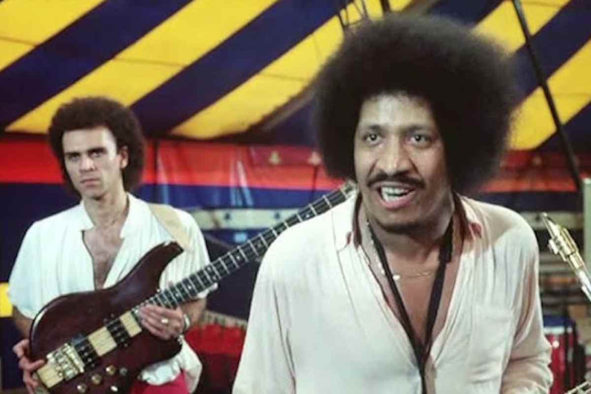 james senese in una scena di no grazie il caffè mi rende nervoso