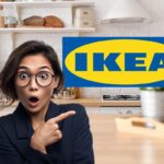 cucina in disordine con logo ikea e donna che lo indica