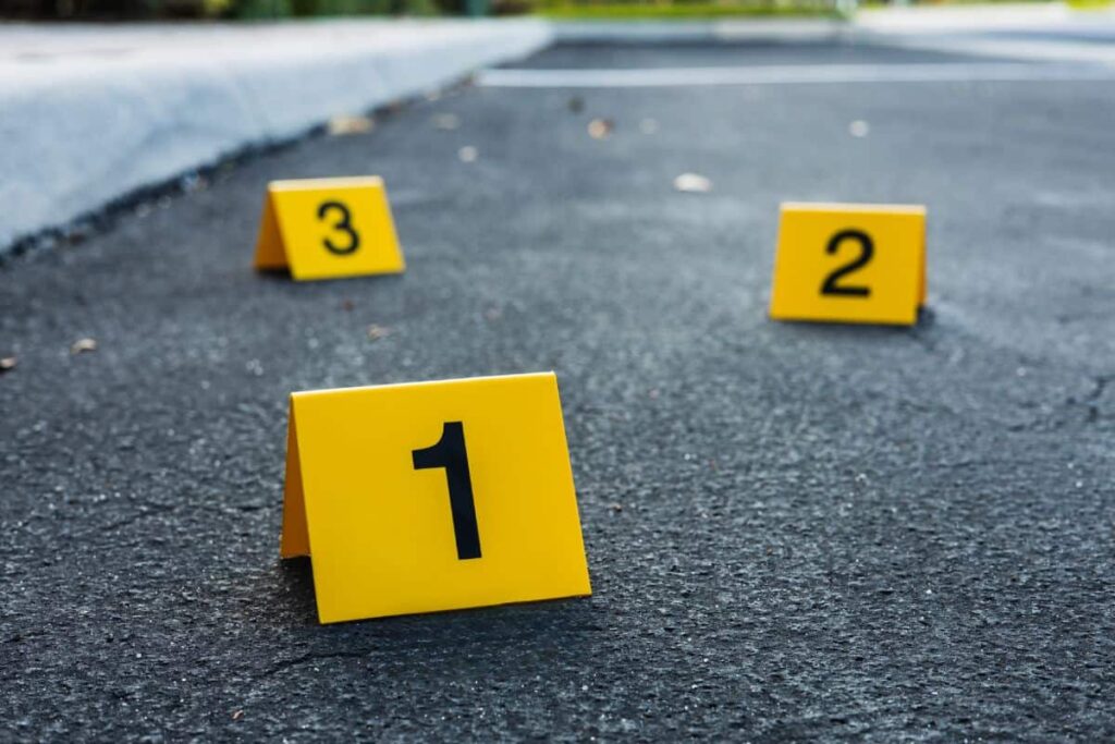 strada con cartellini con numero prove