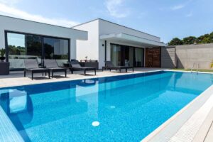 casa prefabbricata con piscina