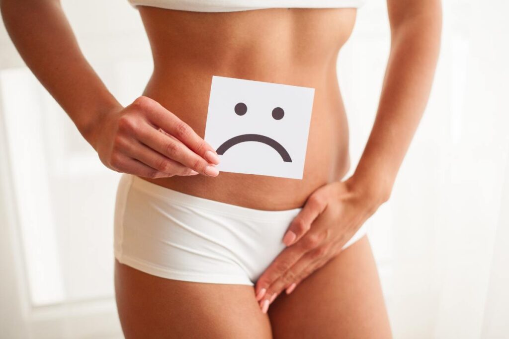 donna bigliettino con faccina triste