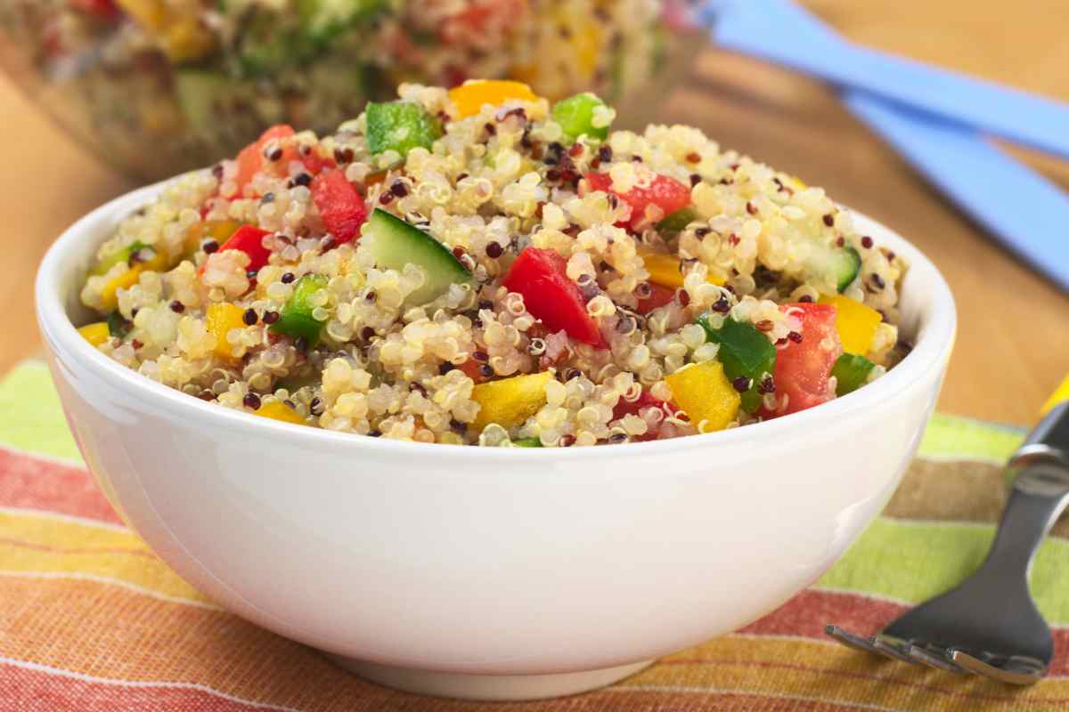 ciotola con quinoa e verdure