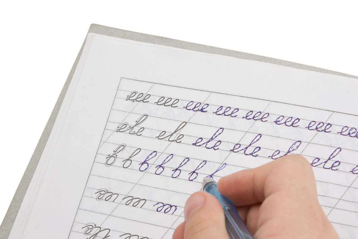bambino esercizi per scrivere in corsivo 