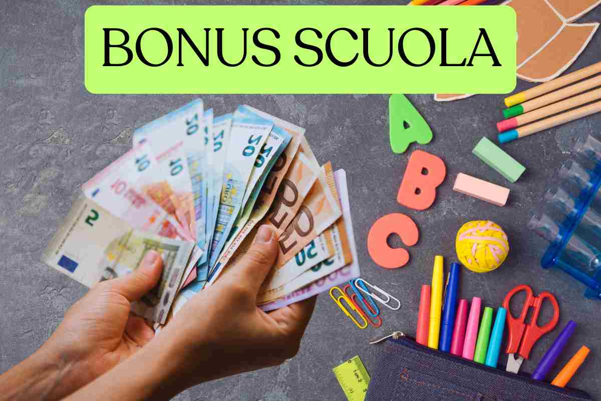 materiale scolastico scritta e mano con soldi