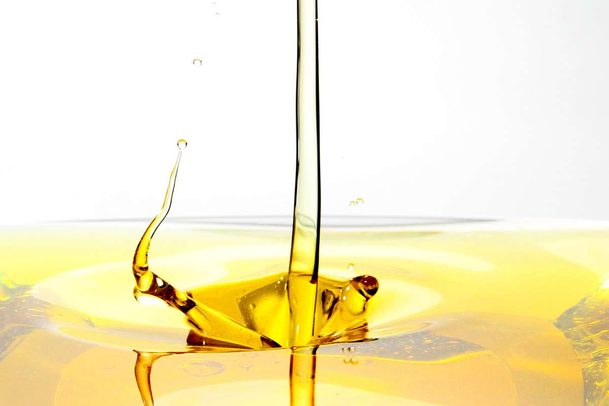 olio che cade dall'alto