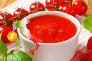 ciotolina con passata di pomodoro, pomodorini, italia e medaglia primo posto