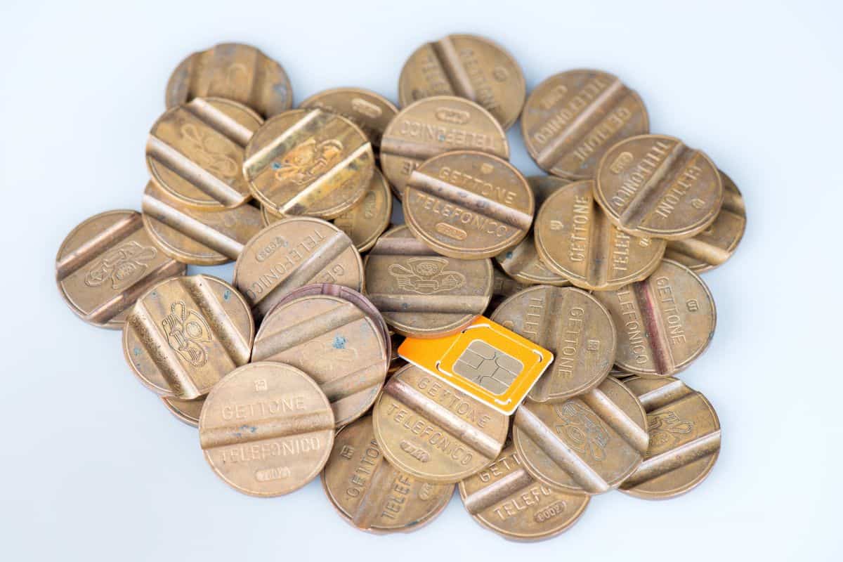 gettoni telefonici e una sim telefonica