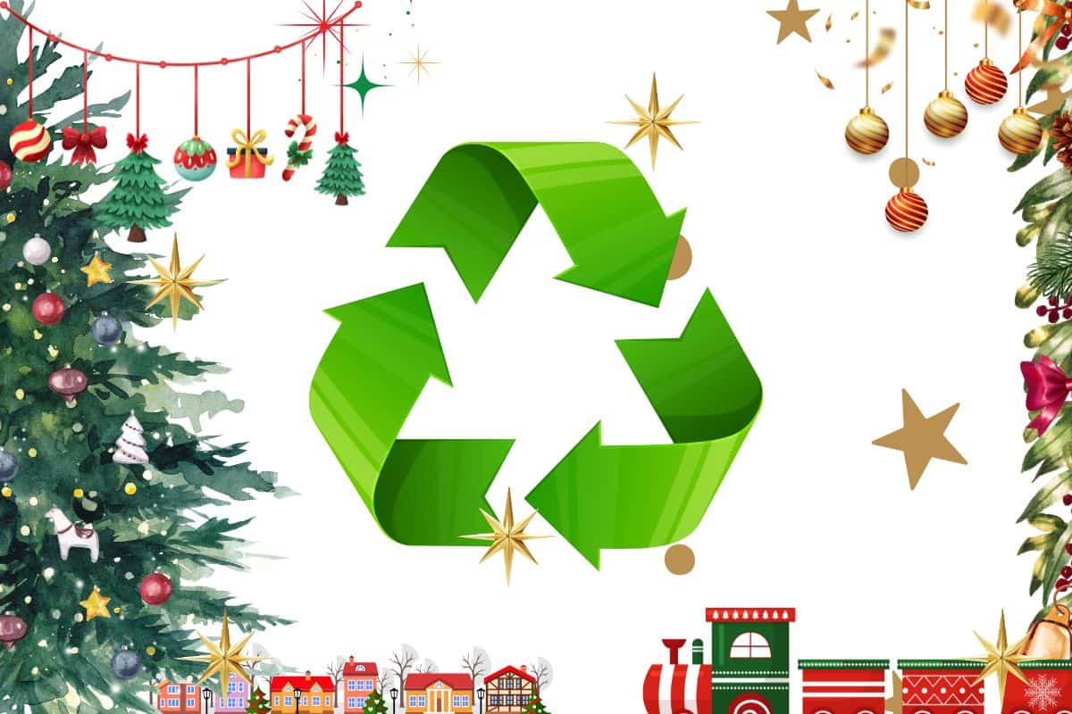 albero natale con addobbi natalizi e simbolo raccolta differenziata