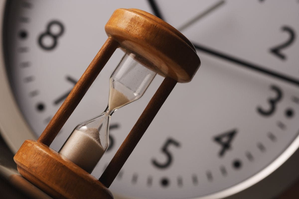 orologio con clessidra