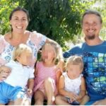 foto della famiglia del bosco al completo