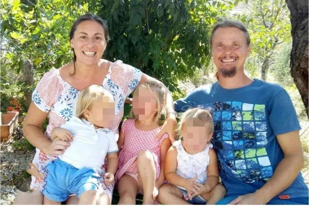 foto della famiglia del bosco al completo