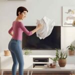immagine grafica di donna che pulisce lo schermo di una tv