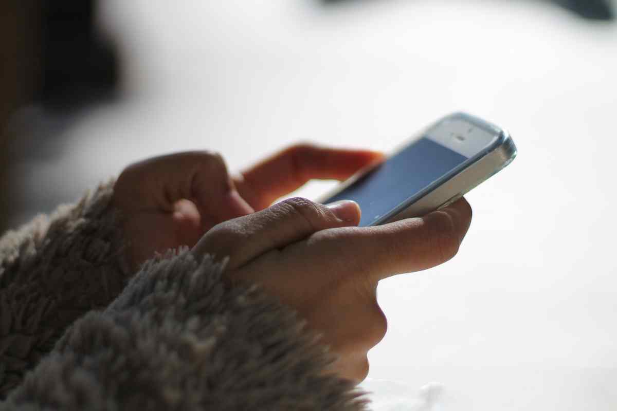 No allo smartphone prima dei 13 anni