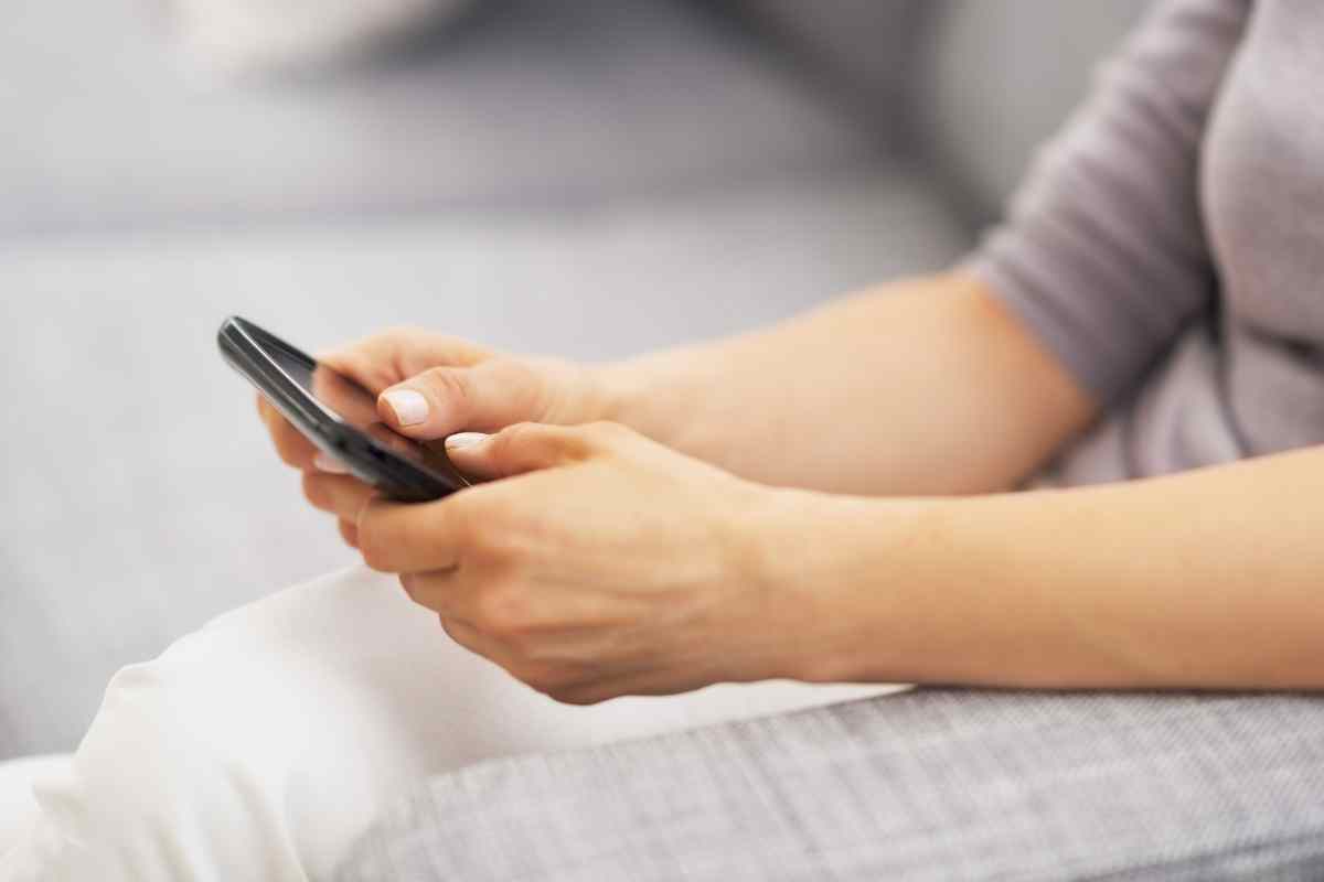 No allo smartphone prima dei 13 anni