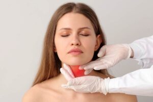 dottore visita ragazza tirode