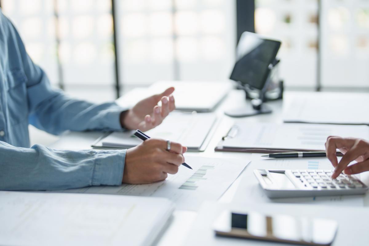 cliente e consulente che parlano