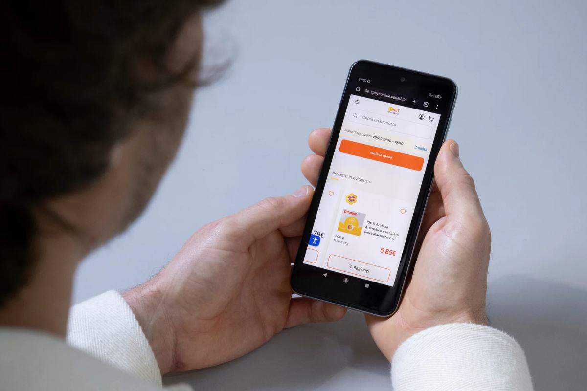 persona usa app hey conad