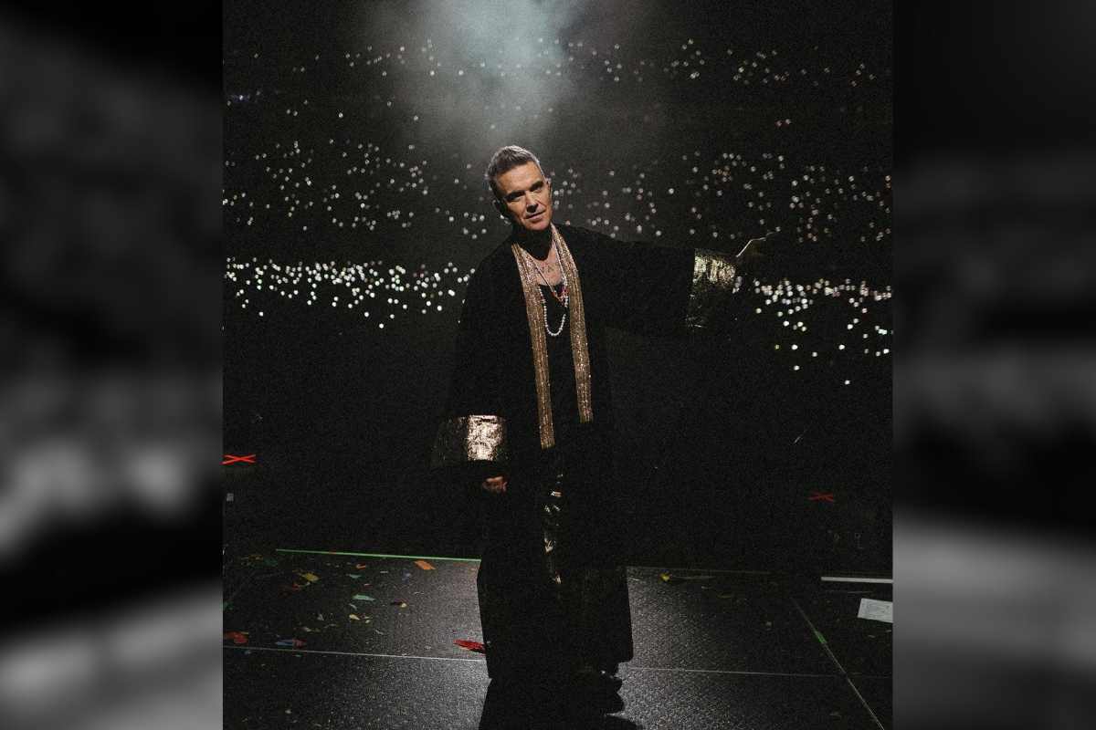 robbie williams durante un concerto