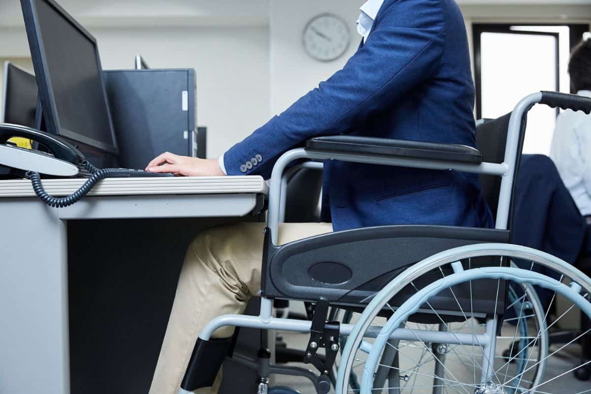 persona disabile in ufficio