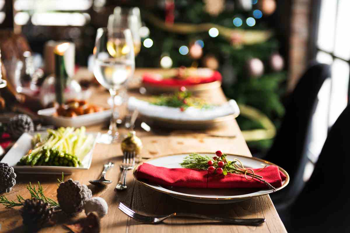 tavola apparecchiata per natale