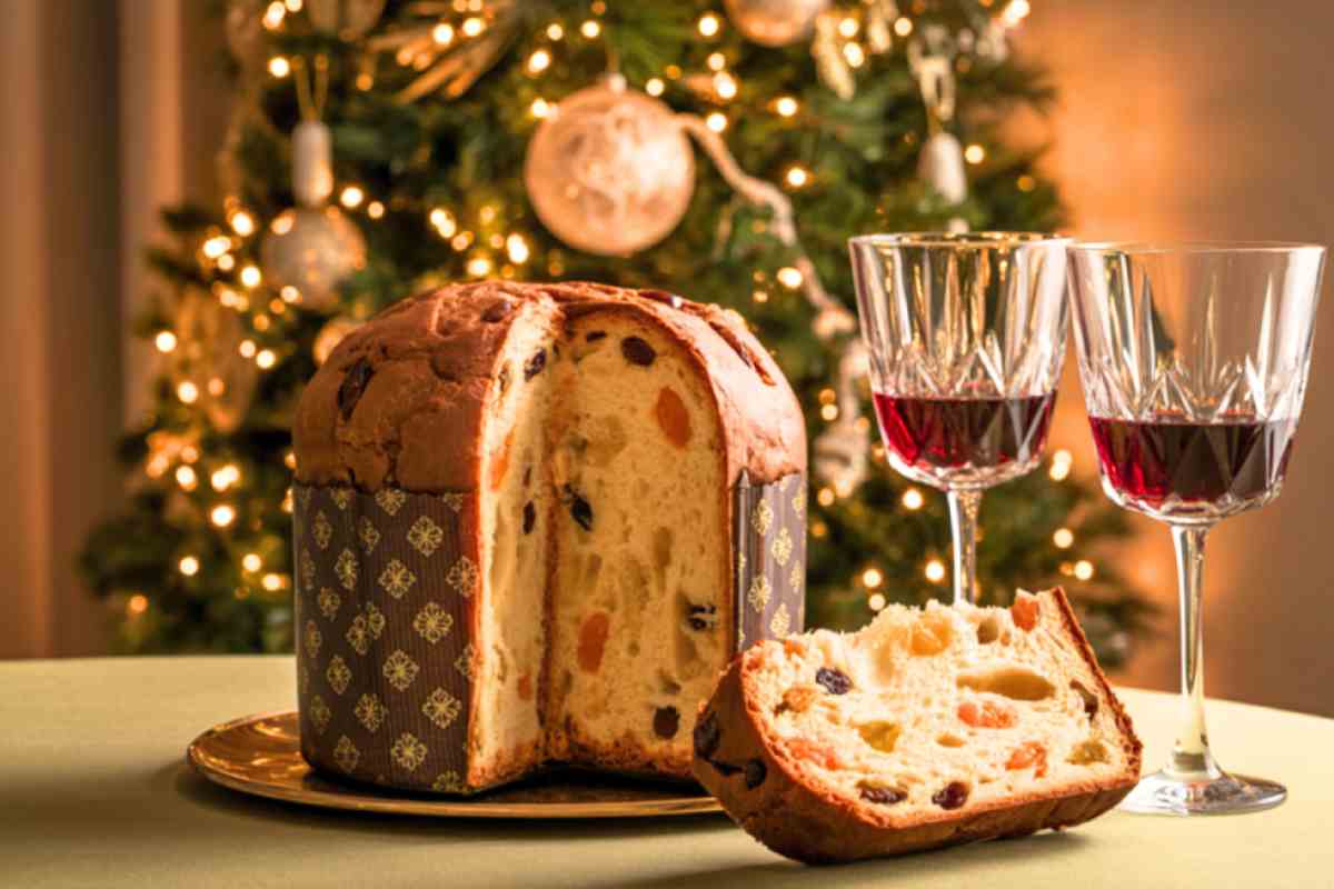 panettone albero di natale bicchieri di liquore