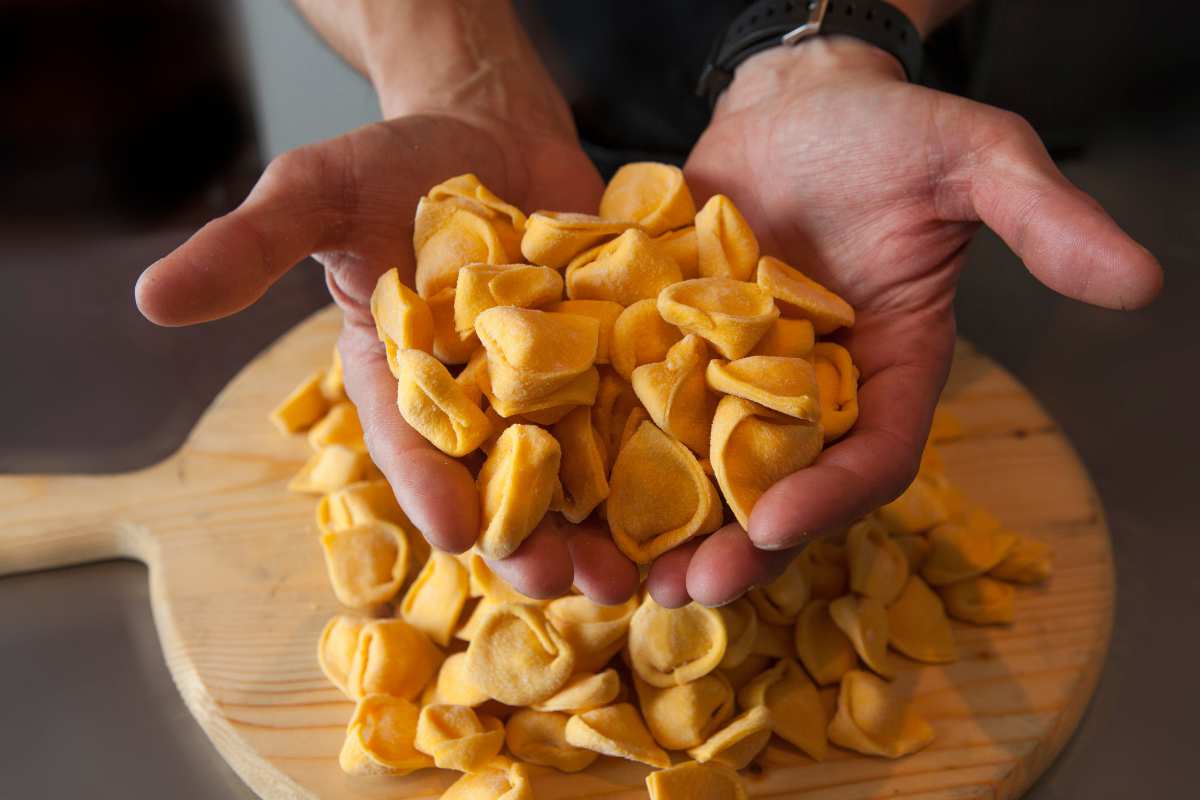 mani e tortellini