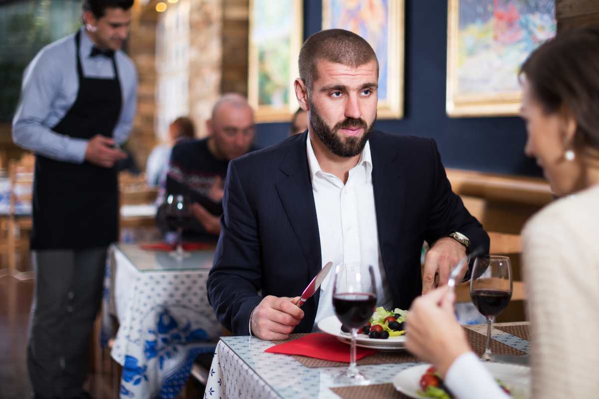 coppia tavolo ristorante