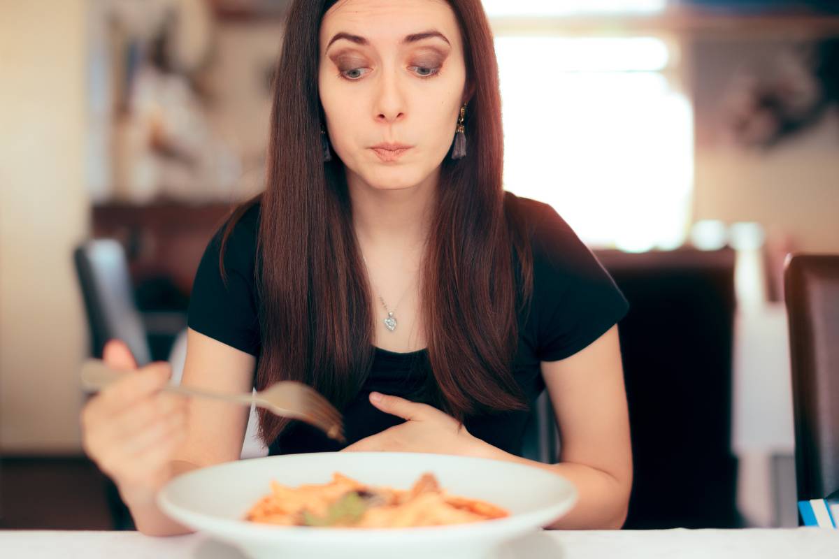 donna piatto ristorante