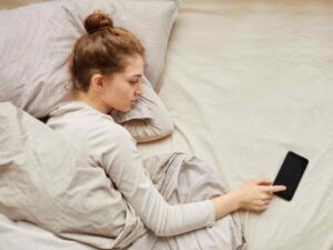 Ragazza con smartphone